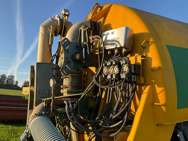 Joskin giertank met optreksysteem - afbeelding 6 van  12