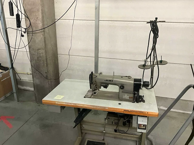 Juki 1naalds kantafsnij machine type dmn530-4 - afbeelding 2 van  6