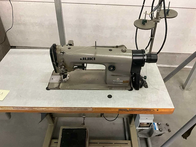 Juki 1naalds kantafsnij machine type dmn530-4 - afbeelding 4 van  6