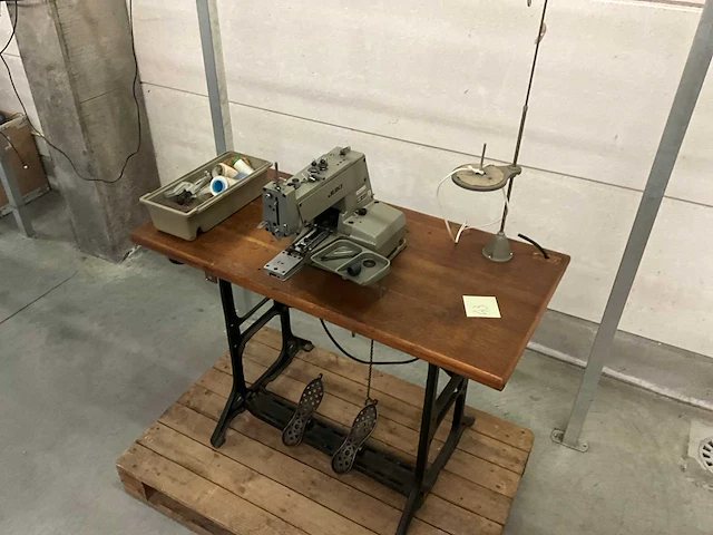 Juki knoopaanzetmachine 372 - afbeelding 1 van  5