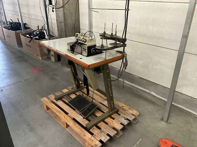 Juki overlock mo2416 - afbeelding 1 van  6