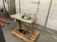 Juki overlockmachine 2402 naaimachine - afbeelding 1 van  7