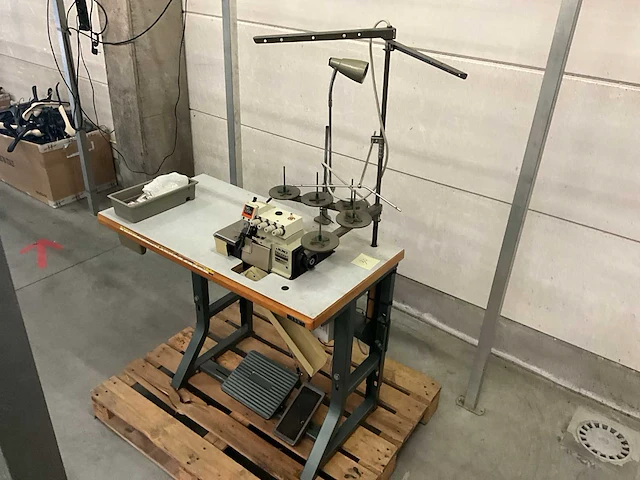 Juki overlockmachine mo2316 - afbeelding 1 van  7