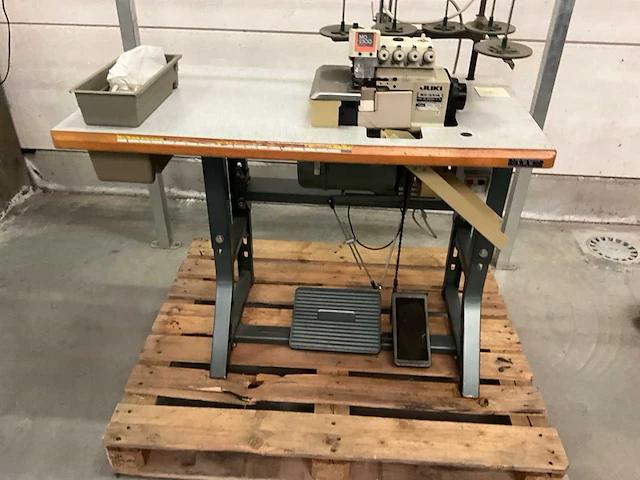 Juki overlockmachine mo2316 - afbeelding 3 van  7