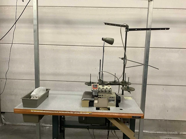 Juki overlockmachine mo2316 - afbeelding 4 van  7
