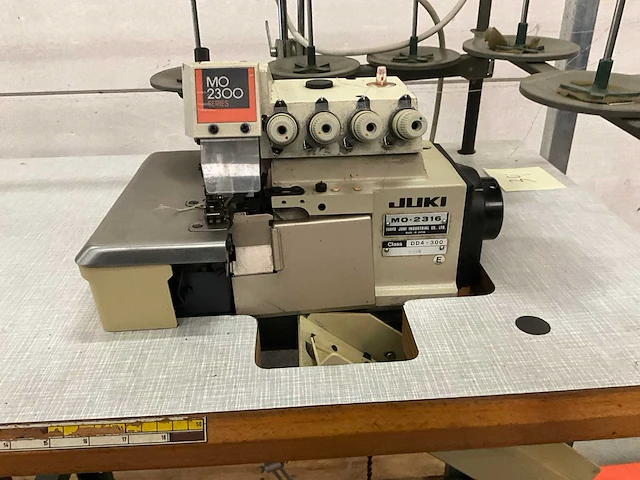 Juki overlockmachine mo2316 - afbeelding 5 van  7
