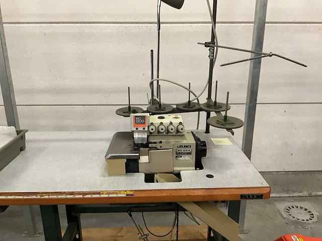 Juki overlockmachine mo2316 - afbeelding 6 van  7