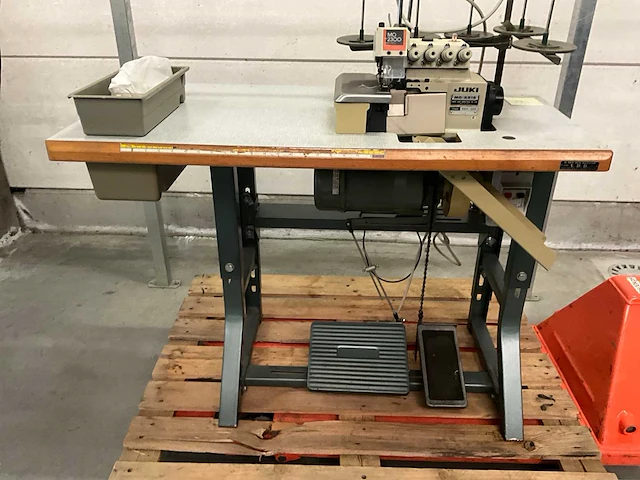 Juki overlockmachine mo2316 - afbeelding 7 van  7