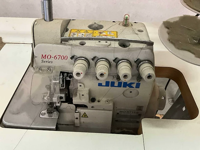 Juki overlockmachine mo6700 - afbeelding 5 van  7