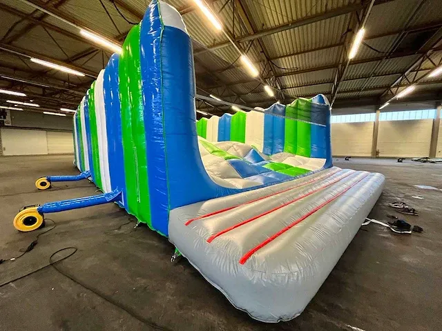 Jumping mountain - afbeelding 2 van  4