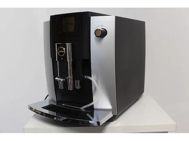 Jura - e6 - espresso-koffiemachine - afbeelding 2 van  3