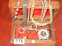 Juwelen met kistje - afbeelding 1 van  2