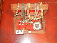 Juwelen met kistje - afbeelding 2 van  2