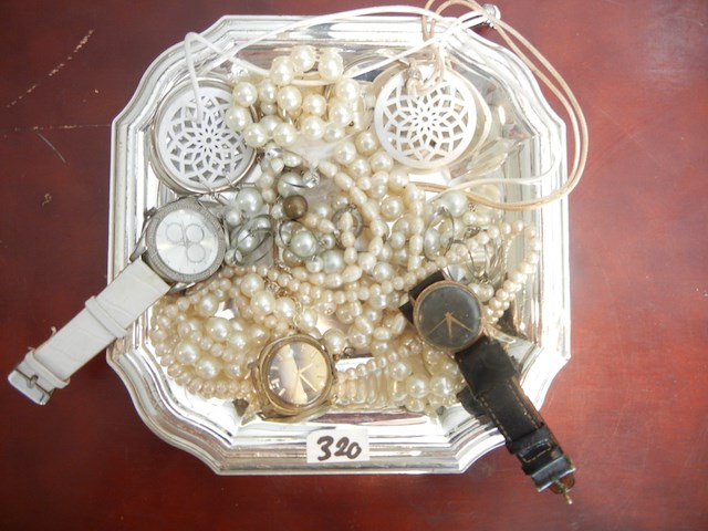 Juwelen met kistje - afbeelding 1 van  1