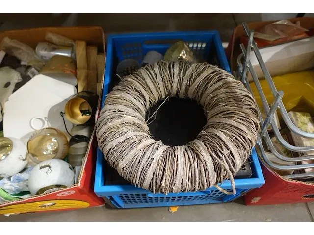 Kaarspotjes met decoratie materialen - afbeelding 3 van  5