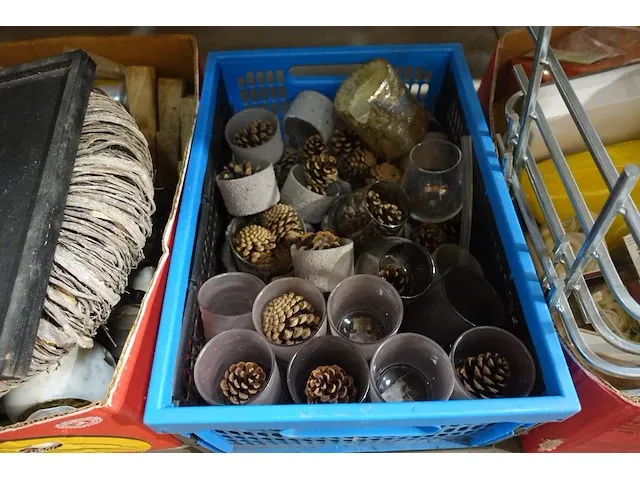 Kaarspotjes met decoratie materialen - afbeelding 4 van  5