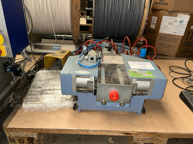 Kabelstripmachine be-ri - afbeelding 1 van  6