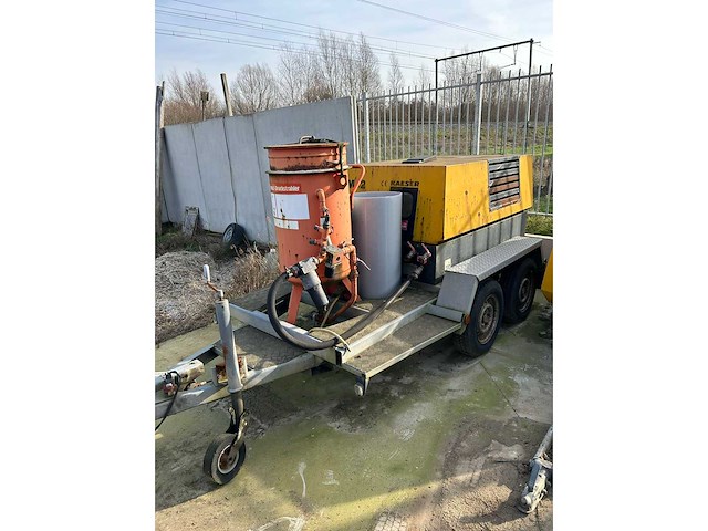 Kaeser m42 schroefcompressor op aanhangwagen - inclusief sapi straalketel - afbeelding 3 van  10