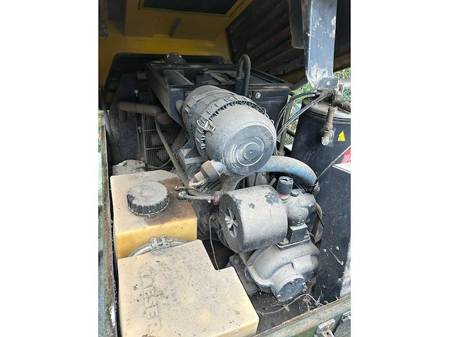 Kaeser m42 schroefcompressor op aanhangwagen - inclusief sapi straalketel - afbeelding 5 van  10