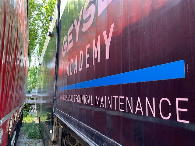 Kaiser roadshow trailer - afbeelding 15 van  28