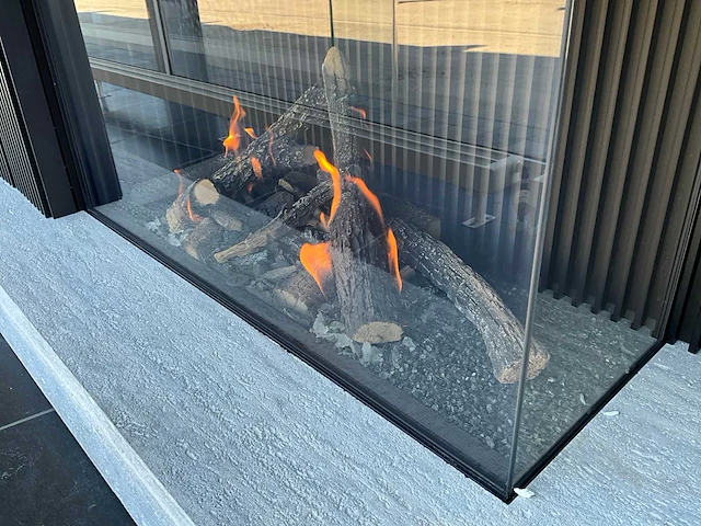 Kal-fire gi110/55cr gaskachel met siersteen en design achterwand en zijkant die doorloopt - afbeelding 3 van  9