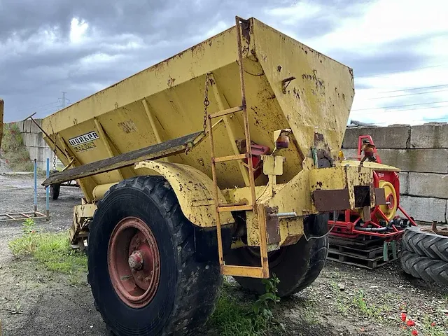 Kalkstrooiwagen unsin record - afbeelding 9 van  15