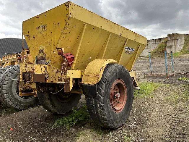 Kalkstrooiwagen unsin record - afbeelding 12 van  15