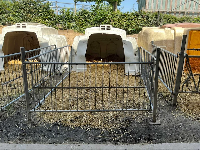 Kalverkennel andere landbouwmachines - afbeelding 2 van  8