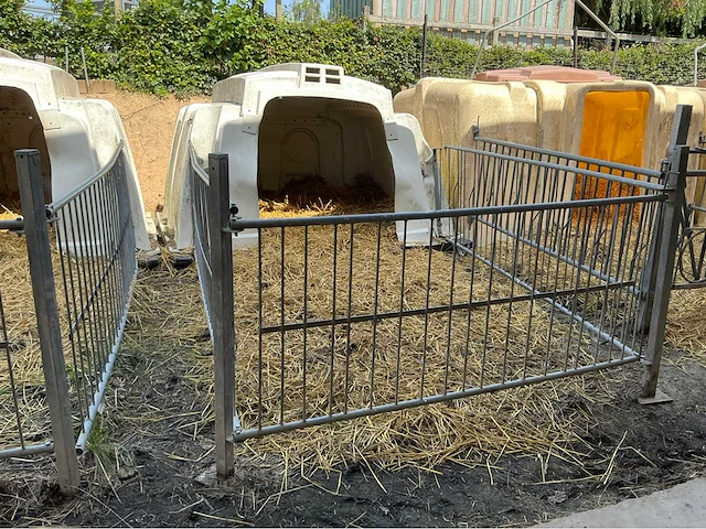 Kalverkennel andere landbouwmachines - afbeelding 3 van  8