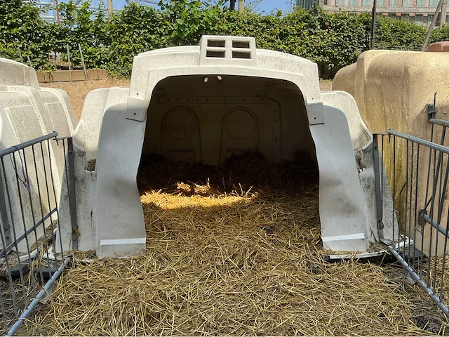 Kalverkennel andere landbouwmachines - afbeelding 4 van  8