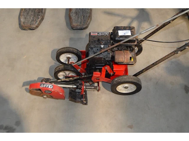 Kantenmaaier op benzine motor mtd - afbeelding 1 van  7