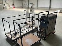 Kantinestoelen en tafel, inclusief transportrekken. - afbeelding 5 van  6