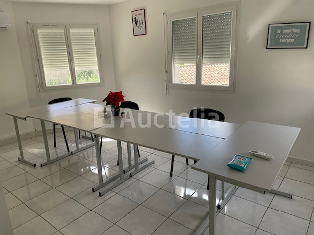 Kantoormeubilair: 20 tafels en 29 stoelen - afbeelding 3 van  4