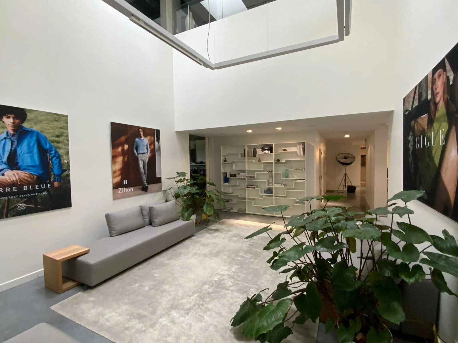 Kantoormeubilair duror fashion group wegens faillissement