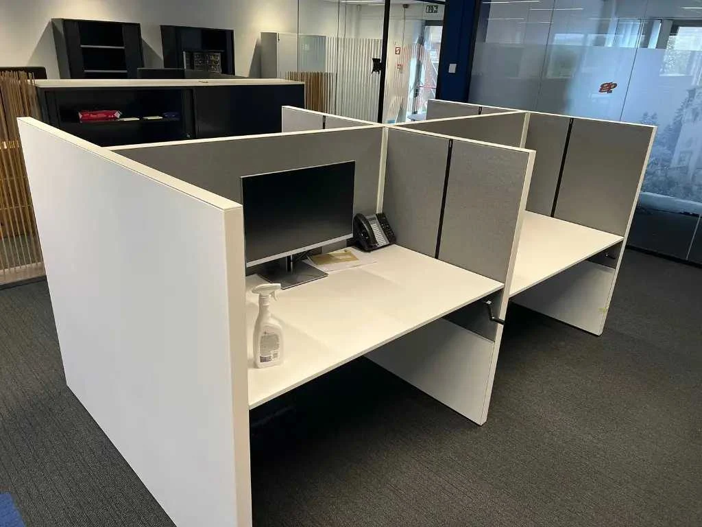 Kantoormeubilair & magazijn