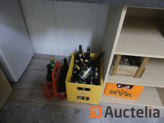 Kantoormeubilair, magnetron, koffiezetapparaat, koelkast, diverse dranken - afbeelding 3 van  23