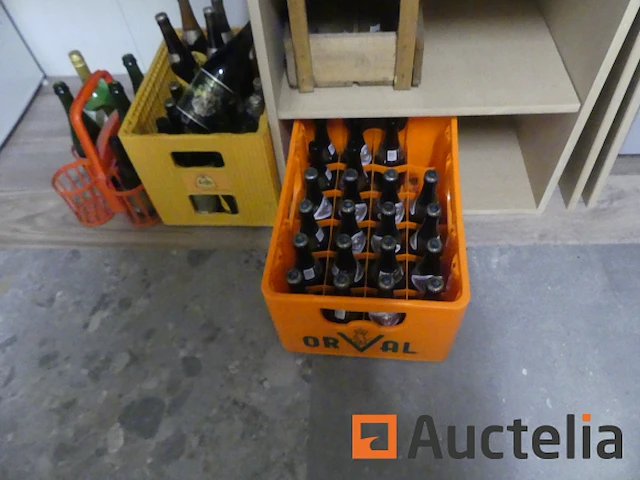 Kantoormeubilair, magnetron, koffiezetapparaat, koelkast, diverse dranken - afbeelding 9 van  23