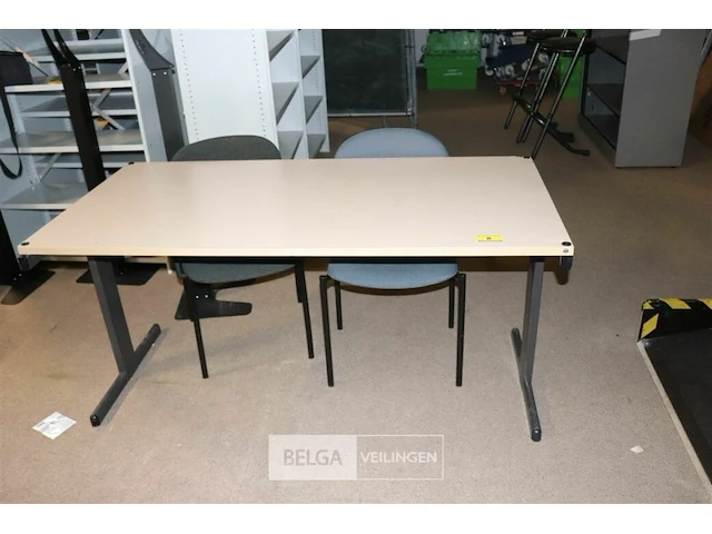 Kantoortafel met stoel - afbeelding 1 van  3