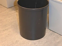 Kapstok en 5 vuilbakjes - afbeelding 6 van  6