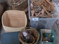 Kapstokken, rieten manden en varia (zonder pallet) - afbeelding 1 van  3