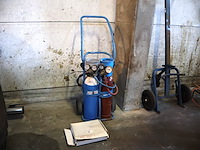 Kar met gasflessen - afbeelding 1 van  5