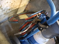 Kar met gasflessen - afbeelding 5 van  5