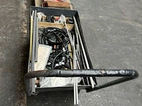 Kar met inhoud - afbeelding 2 van  4