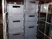 Kar met lege bakken - afbeelding 4 van  4