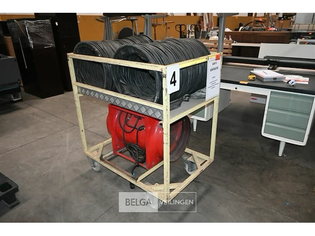 Kar met ventilatiemateriaal voor brandweer - afbeelding 1 van  8
