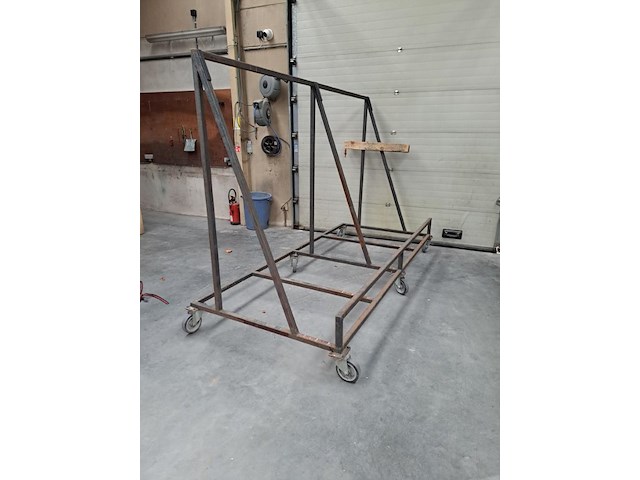 Kar op wielen - afbeelding 1 van  1