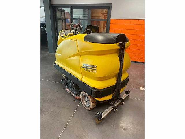 Karcher - br100/250r - zelfrijdende kuismachine - afbeelding 8 van  11