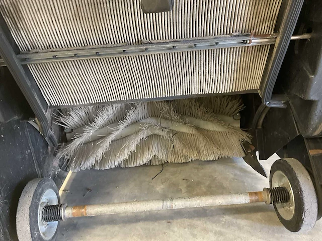 Kärcher 750 ksm straatveegmachine - afbeelding 2 van  12