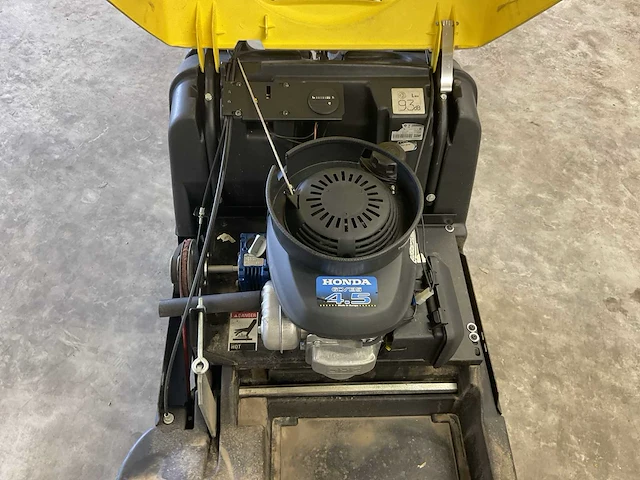 Kärcher 750 ksm straatveegmachine - afbeelding 3 van  12