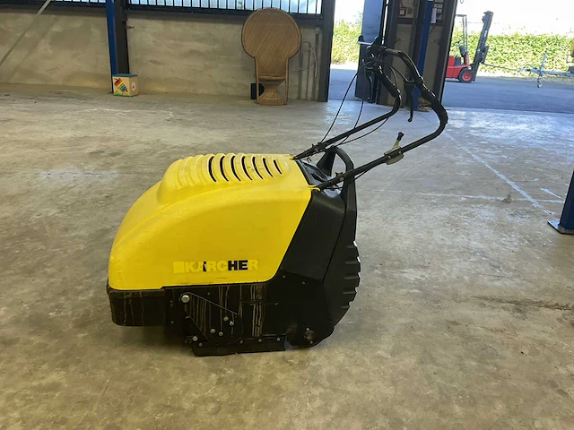Kärcher 750 ksm straatveegmachine - afbeelding 8 van  12